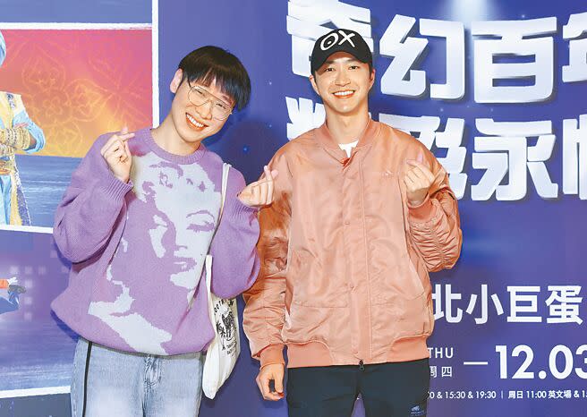 小賴（左）、江宏傑11月30日出席「2023冰上迪士尼」活動。（陳俊吉攝）