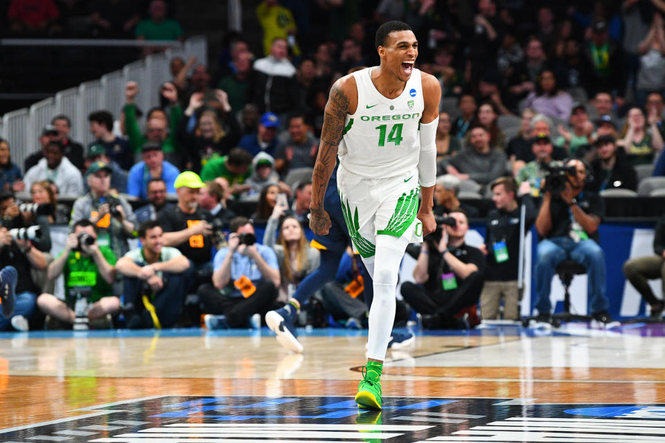 <p>Oregon: 75/1<br>Via <a rel="nofollow noopener" href="http://www.vegasinsider.com/college-basketball/odds/futures/" target="_blank" data-ylk="slk:Vegas Insider;elm:context_link;itc:0;sec:content-canvas" class="link ">Vegas Insider</a> </p>