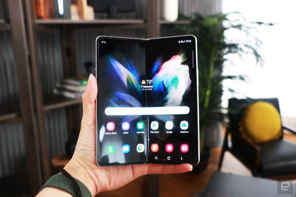 Hands-On With Samsung's New $1,800 Galaxy Z Fold 3 - MacRumors