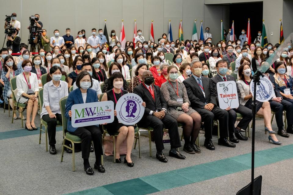 國際女醫師協會世界代表大會今年首度在台舉行，蔡英文應邀並以英文致詞。   圖：總統府提供