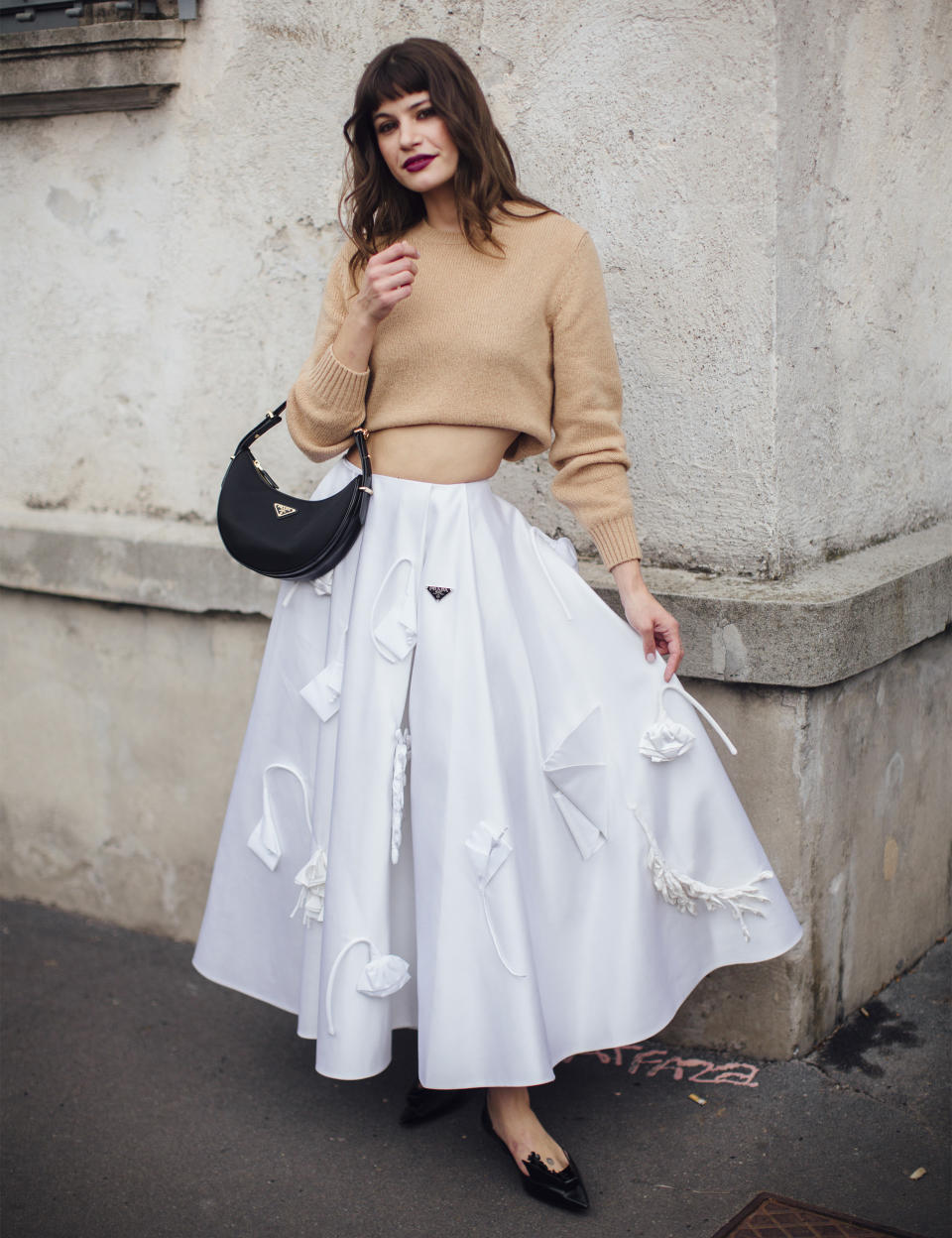 LA JUPE BLANCHE MAXI AVEC UN PULL