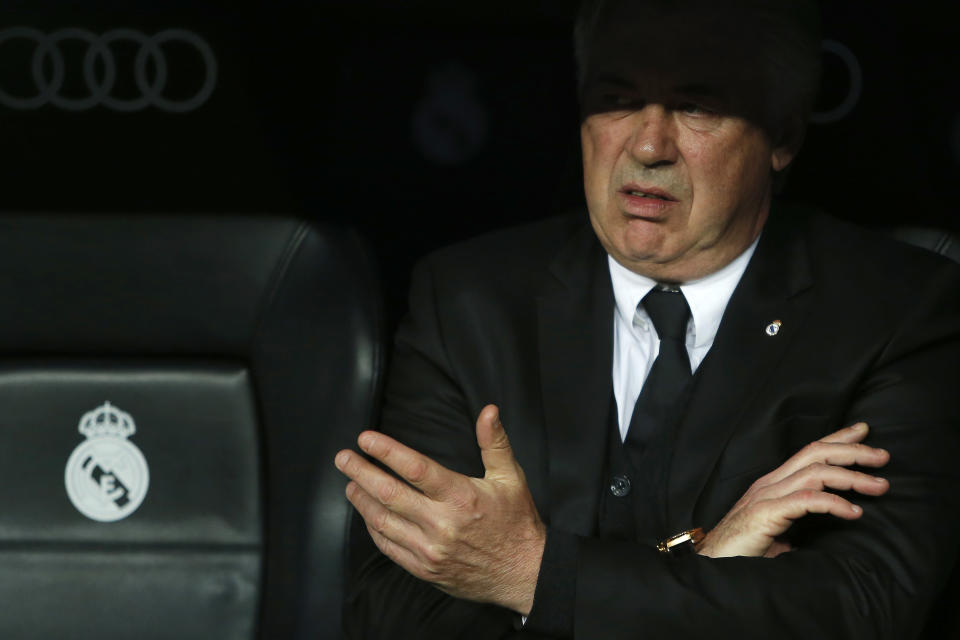 El técnico del Reaol Madrid, Carlo Ancelotti, durante un encuentro contra Almería en la Liga Española en Madrid el 12 de abril del 2014. El 16 de abril, Real enfrenta a Barcelona en la final de la Copa del Rey (AP Foto/Andres Kudacki)