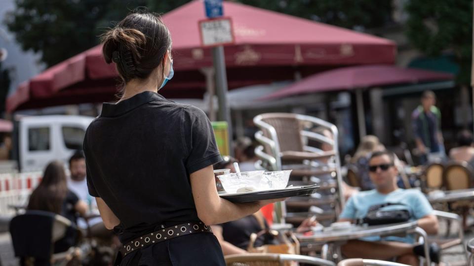 Im Tourismus und im Gastgewerbe sieht das Ifo-Institut wachsende Sorgen.