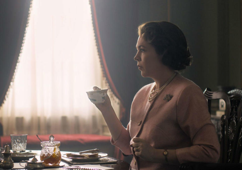 <p>Aunque Emma Corrin no aparecerá hasta la cuarta temporada, en la tercera que se estrenará este año veremos a Olivia Colman como nueva Isabel II, a Helena Bonham Carter (princesa Margarita), Tobias Menzies (Felipe de Edimburgo), Gillian Anderson (Margaret Thatcher), Josh O’Connor (príncipe Carlos) y Emerald Fennell (Camilla Parker Bowles), entre otras estrellas. (Foto: Netflix). </p>