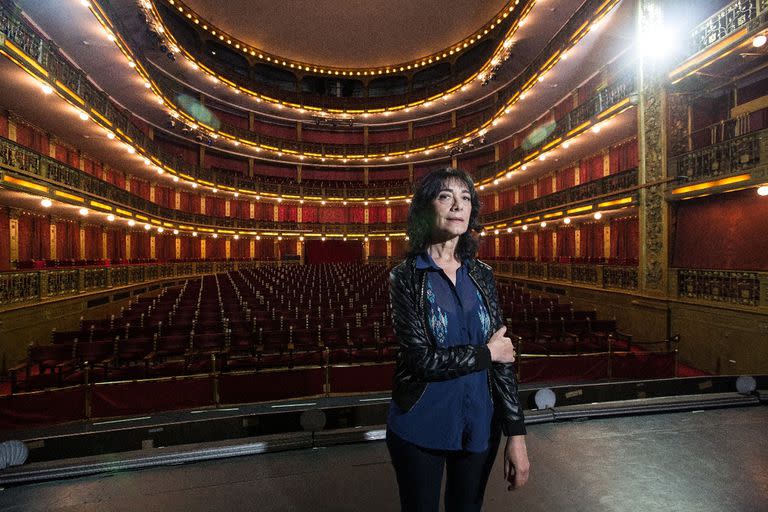 Director y dramaturgo Daniel Veronese y la la directora del teatro Cervantes Gladys Contreras