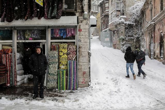hundreds of flights grounded as snow blankets istanbul