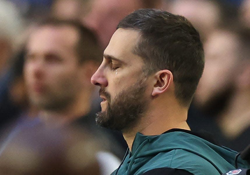 Philadelphia Eagles head coach Nick Sirianni is moved to tears by Chris Stapleton's national anthem.