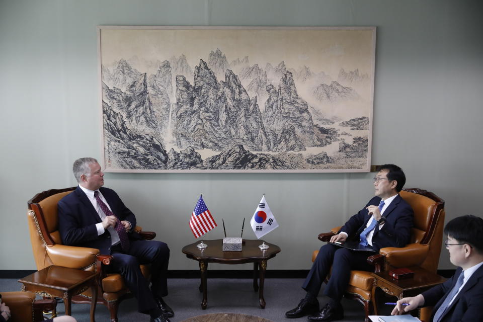 U.S. special envoy for North Korea Stephen Biegun, left, talks with his South Korean counterpart Lee Do-hoon, second from right, during their meeting at the Foreign Ministry in Seoul, South Korea, Wednesday, Aug. 21, 2019. (Kim Hong-Ji/Pool Photo via AP)