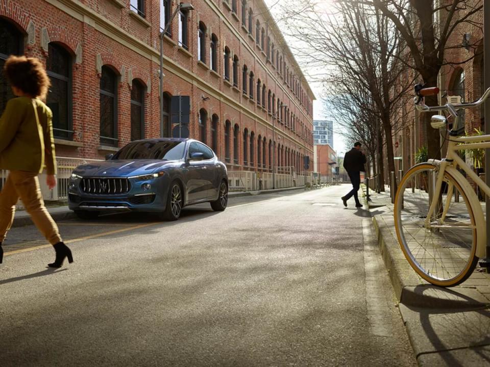 17904-MaseratiLevanteHybrid.jpg