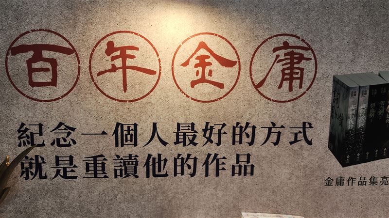 2024台北國際書展比年多出3成，後續人潮因假期更多。「愛看書的人是幸福的、更好的」。（圖／記者鍾志鵬攝影）