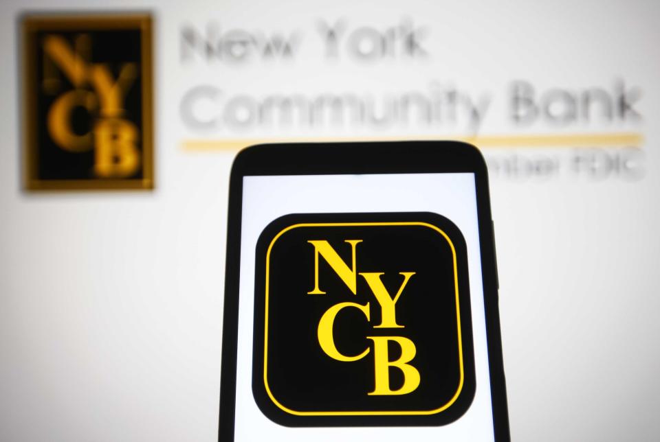 New York Community Bank（NYCB）在周三開市前公佈季績，因信貸撥備大增而蝕5.5億美元，派息亦由早前每個季度的0.17美元大削至0.05美元。