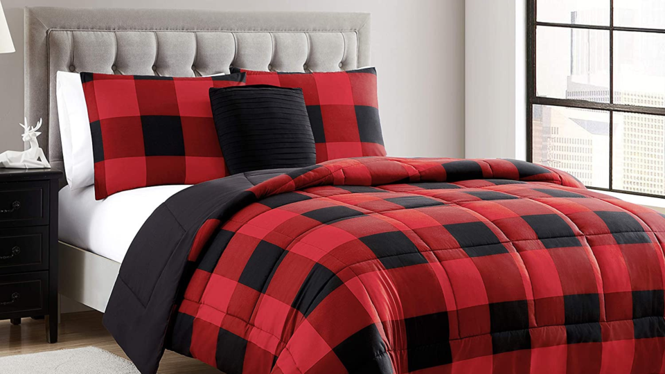 The thick comforter set from the Sweet Home Collection provides warmth and style.