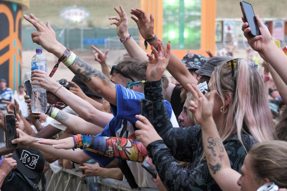 WINCHESTER, HAMPSHIRE, UNITED KINGDOM - 2022/08/14: Fans sing along with reggae artist Collie Buddz as he performs live on the Grand Central Stage at the Boomtown Fair Festival. 
Boomtown is a British music festival held every year on the Matterley Estate in South Downs National Park, near Winchester. (Photo by Dawn Fletcher-Park/SOPA Images/LightRocket via Getty Images)