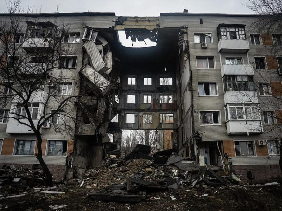 俄烏戰爭持續，烏克蘭南部城市遭到俄軍砲擊造成死傷，東部巴赫姆特的戰鬥也在持續。