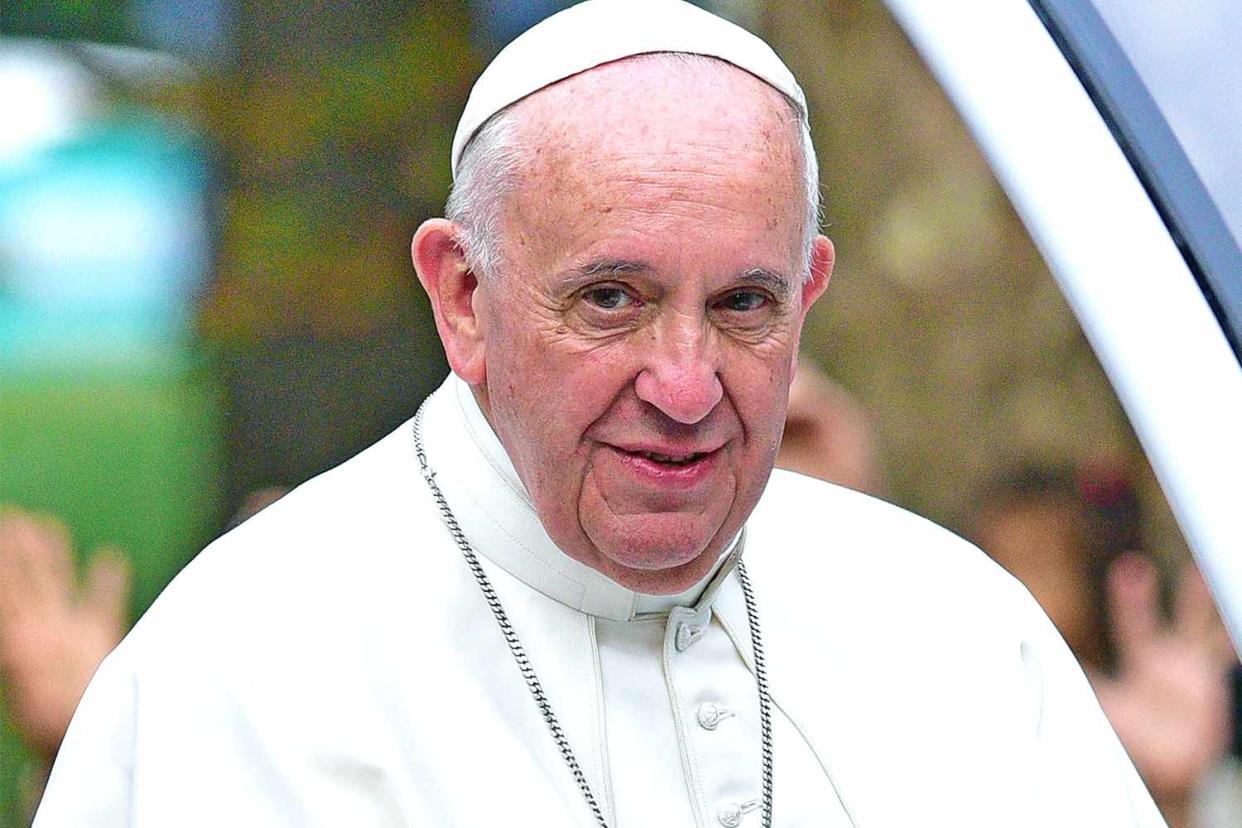 NEW YORK, NY - SEPTEMBER 25: Pope Francis travels through Central Park to meet and greet New Yorkers on September 25, 2015 in New York City. (Photo by James Devaney/GC Images)