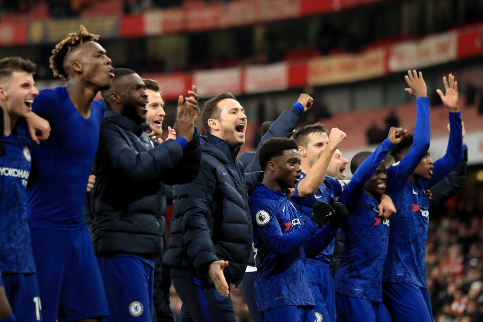 LONDON, ENGLAND - DECEMBER 29: Frank Lampard manager of Chelsea celebrates the win with his players  during the Premier League match between Arsenal FC and Chelsea FC at Emirates Stadium on December 29, 2019 in London, United Kingdom. (Photo by Marc Atkins/Getty Images)