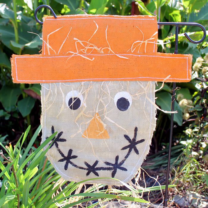 19) Burlap Scarecrow Garden Flag