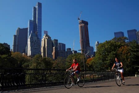 FILE PHOTO: People enjoy the warm weather in Central Park in New York City, U.S., October 18, 2016.  REUTERS/Brendan McDermid/File Photo