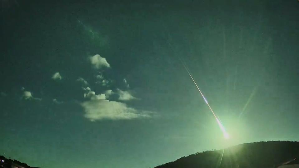 Comet fragment lights up the sky over Spain and Portugal (Reuters)