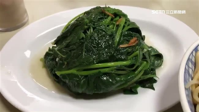 顧客點燙青菜備註「青菜全走」讓網友看得一頭霧水。（示意圖／資料照）