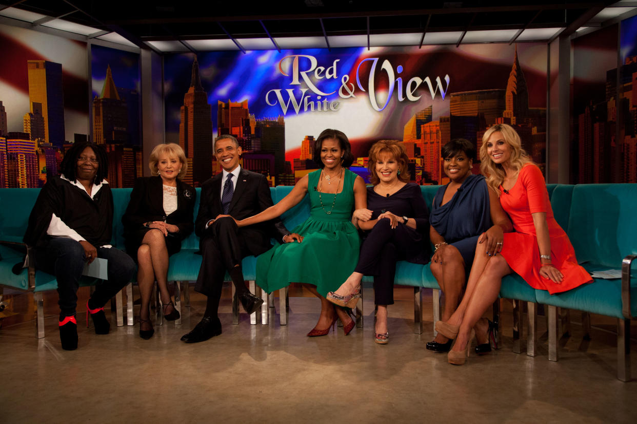 NEW YORK – SEPTEMBER 24: (AFP OUT) (L-R) Whoopi Goldberg, Barbara Walters, U.S. President Barack Obama, first lady Michelle Obama, Joy Behar, Sherri Shepherd, Elisabeth Hasselbeck pose for a photo on the set of The View on ABC-TV September 24, 2012 in New York City. Obama is in New York to attend the United Nations General Assembly. (Photo by Allan Tannenbaum-Pool/Getty Images)