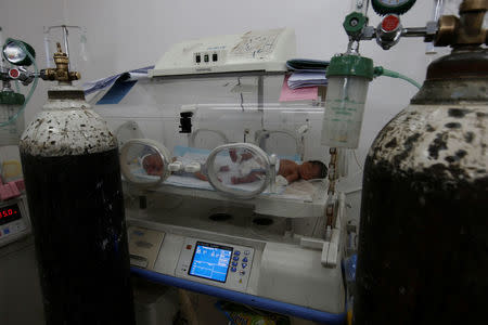 Newborn babies are seen at an intensive care unit of a maternity hospital in east Mosul, Iraq August 15, 2017. Picture taken August 15, 2017. REUTERS/Azad Lashkari