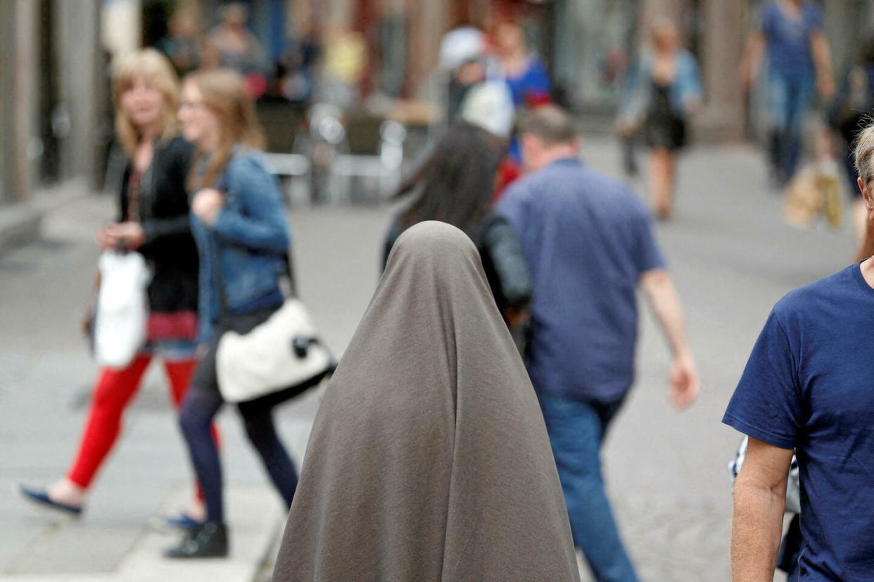 Alain Policar affirme avoir déclaré que le voile « peut être considéré par les jeunes filles voilées comme un moyen de s'émanciper en acceptant les prescriptions de leur milieu ».  - Credit:ANDBZ / ANDBZ/ABACA