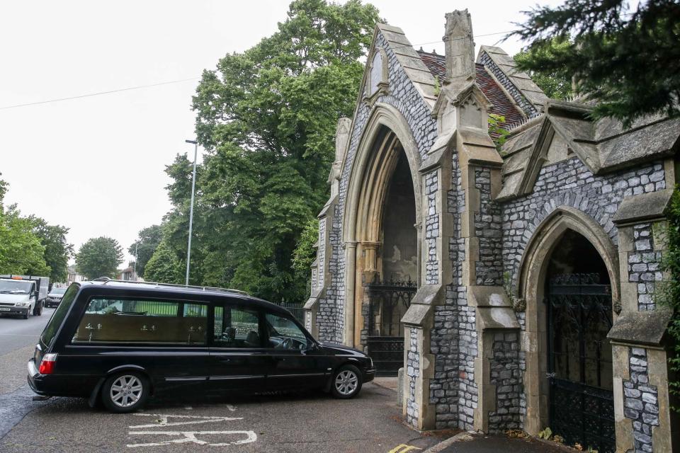 <p>A hearse carrying the coffin of Jeremy Kyle guest Steve Dymond arrives at Kingston Cemetery in Portsmouth</p>PA