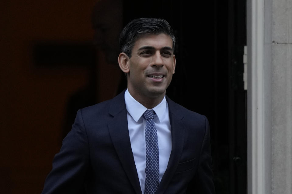 Britain's Prime Minister Rishi Sunak departs 10 Downing Street to go to the House of Commons for the weekly Prime Minister's Questions in London, Wednesday, Dec. 7, 2022. (AP Photo/Alastair Grant)