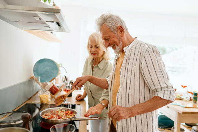 7 Best Meal Delivery Services for Seniors for 2024