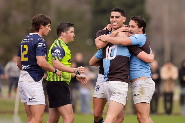 El festejo de los jugadores de CUBA tras uno de los ¡ocho! tries ante Champagnat