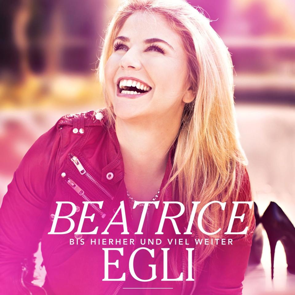 "Bis hierher und viel weiter" wurde 2014 veröffentlicht, und der Blick verrät es: Beatrice Egli hat gut Lachen, sie ist unter den absoluten Schlager-Topstars angekommen und hat noch viel vor. (Bild: Universal)