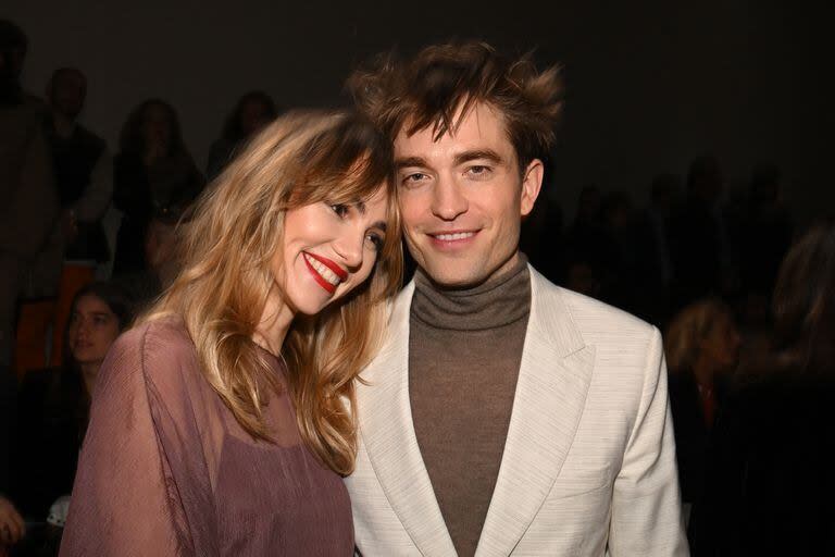 Suki Waterhouse y Robert Pattinson serán padres por primera vez