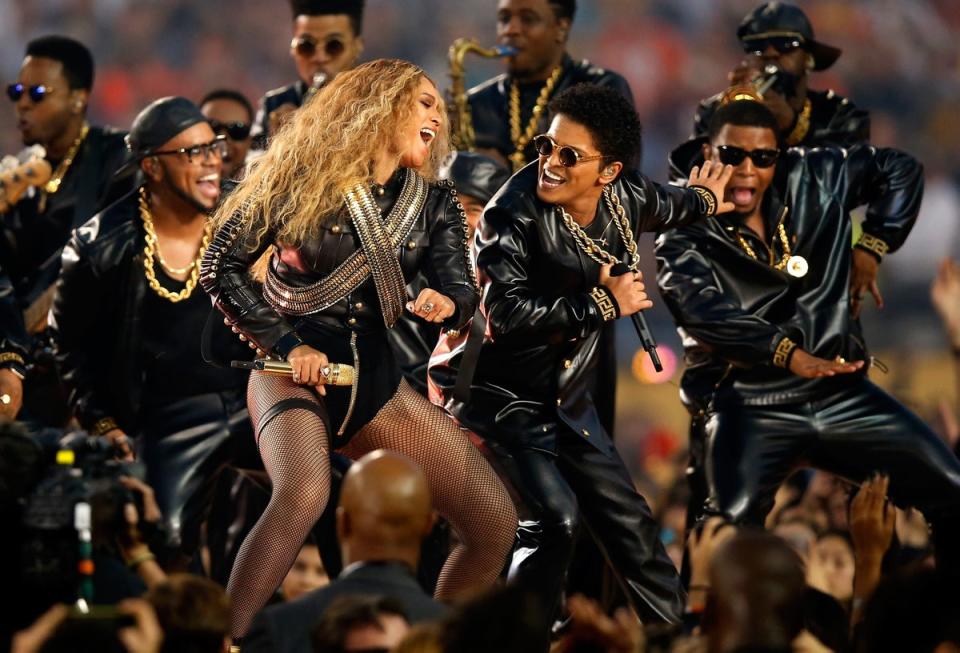 Beyoncé and Bruno Mars are special guests at Coldplay’s 2016 halftime show (Getty Images)