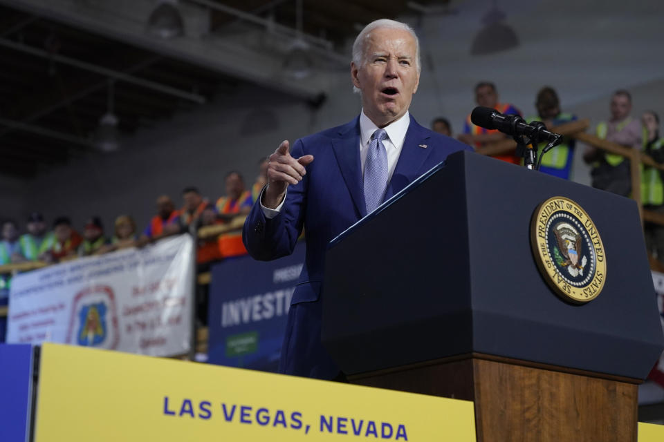 En esta imagen de archivo, el presidente de Estados Unidos, Joe Biden, interviene en un acto en Las Vegas, el 8 de diciembre de 2023. (AP Foto/Manuel Balce Ceneta, archivo)