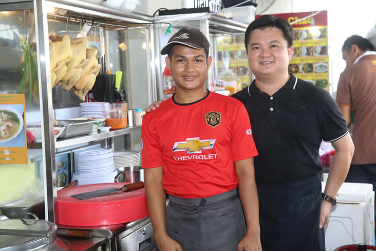Brodsky Chong (right) with Thet Naing (left) who helps him at his stall that sells 'kai see hor fun' and chicken rice