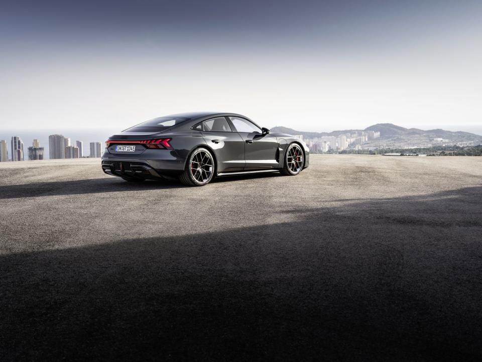 2025 audi rs e tron