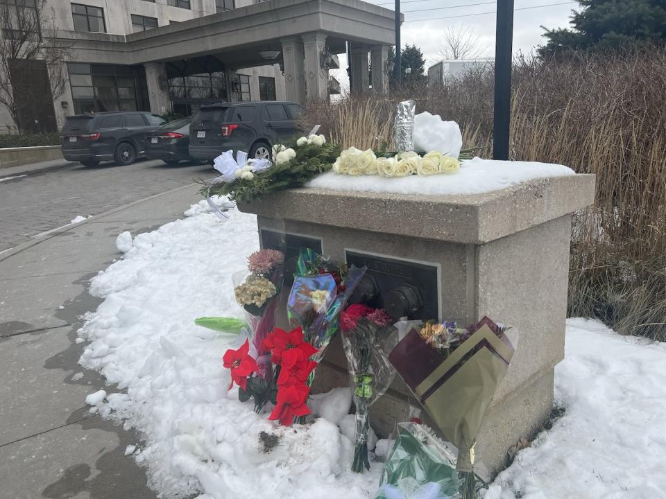 After a mass shooting in Vaughan, Ont., people leave flowers at a makeshift memorial. (J. Rozdilsky), Author provided