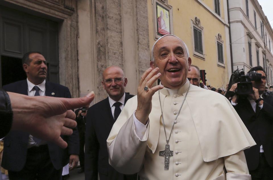 Pope Francis arrives to lead a mass for the Polish community at the St. Stanislaw church in Rome May 4, 2014. REUTERS/Alessandro Bianchi (ITALY - Tags: RELIGION)