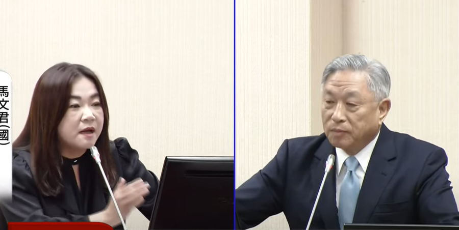 馬文君（左）今在立院質詢外交部政務次長田中光（右）。（圖取自國會頻道YT）