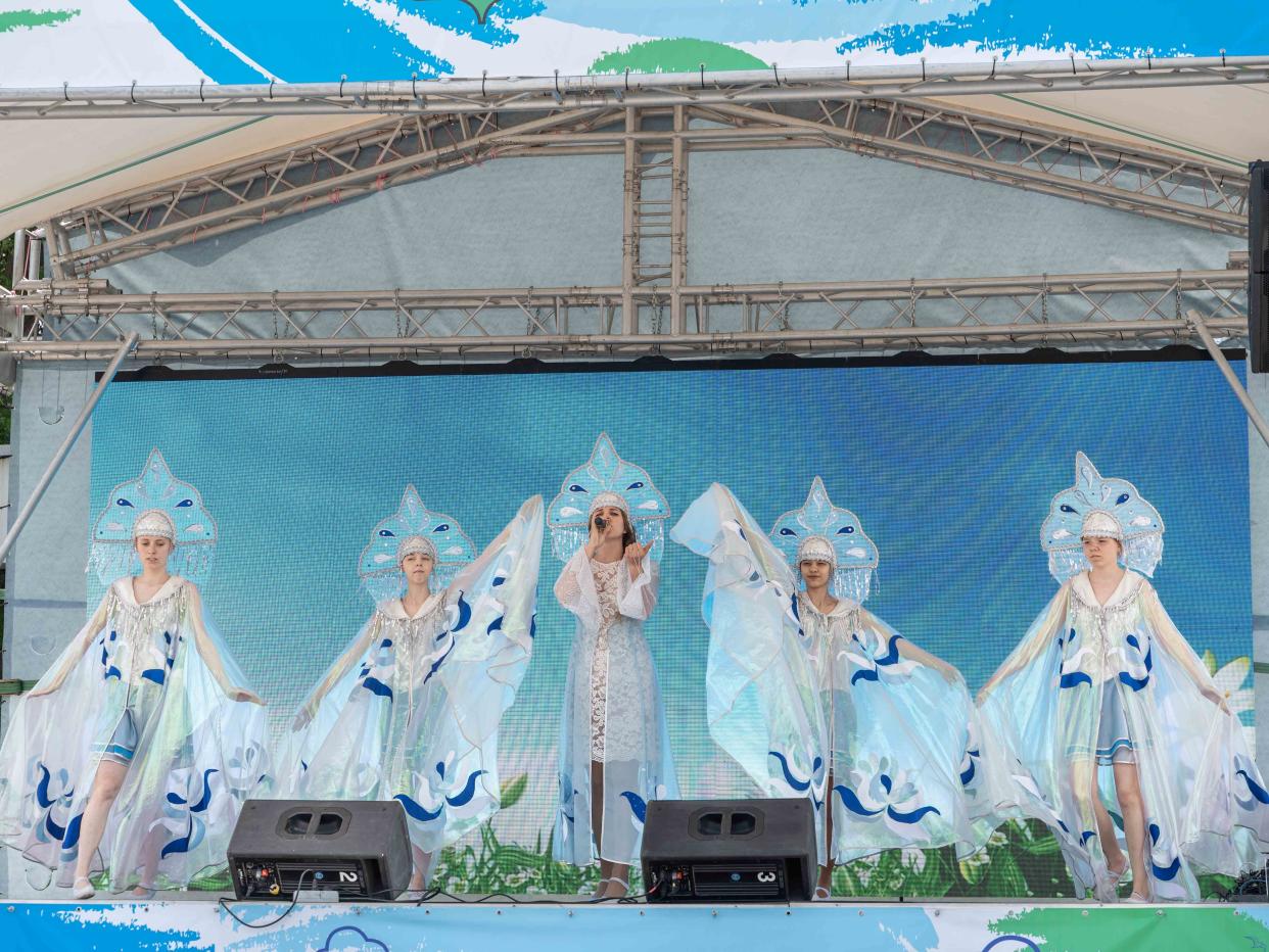 Russian schoolchildren perform on stage