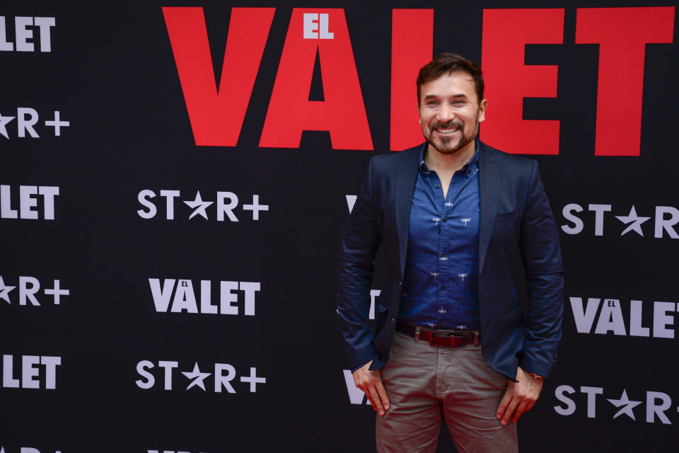 Luis Manuel Ávila en la alfombra roja del estreno de “The Valet”. (Photo by Jaime Nogales/Medios y Media/Getty Images)