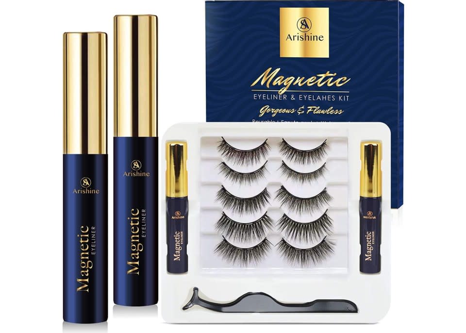 5 Pairs Reusable Magnetic Eyelashes and 2 Tubes of Magnetic Eyeliner Kit. (Image via Amazon)