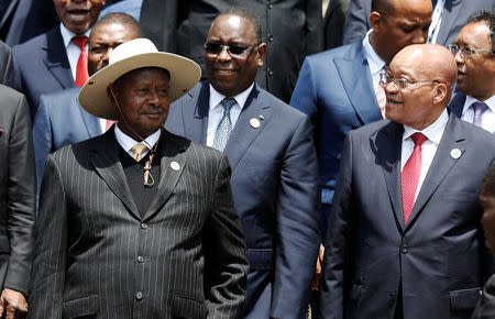 Uganda's President Yoweri Museveni (L) poses for a photograph with South Africa's President Jacob Zuma (R) and Senegal's President Macky Sall (C) during a break session for the Sixth Tokyo International Conference on African Development (TICAD VI), in Kenya's capital Nairobi August 27, 2016. REUTERS/Thomas Mukoya