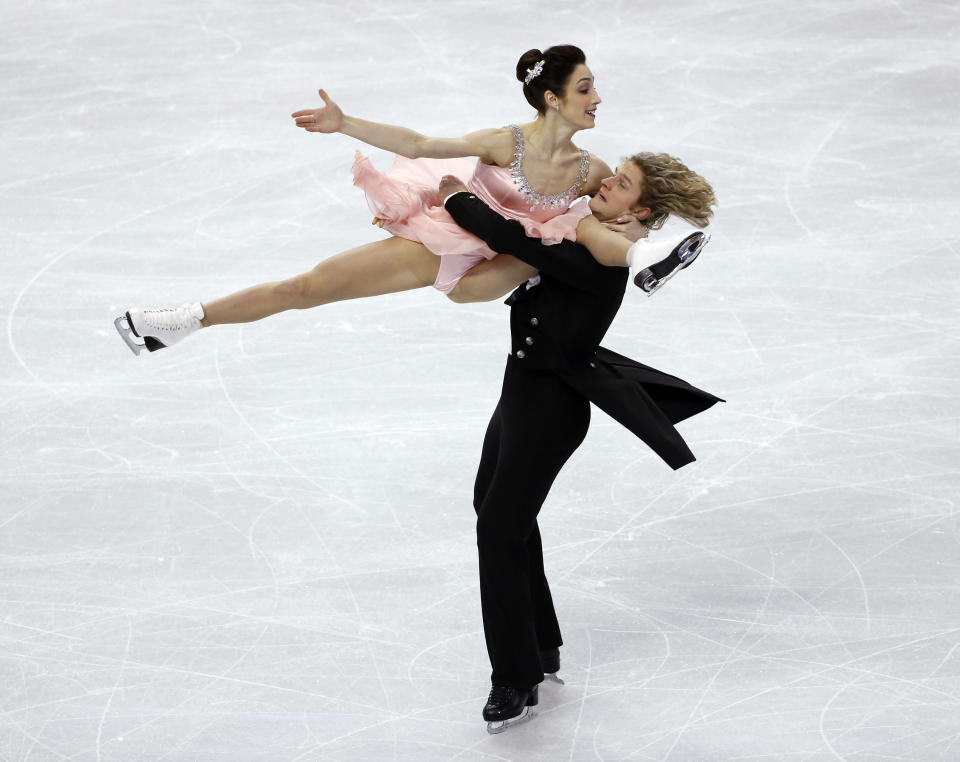 Meryl Davis and Charlie White skate during the ice dance short program at the U.S. Figure Skating Championships in Boston, Friday, Jan. 10, 2014. (AP Photo/Elise Amendola)