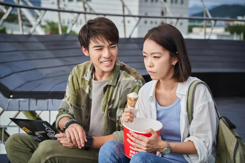 ▲陳昊森（左）女友不是魏如萱，在新電影《小子》中沉迷於電玩，把新歡大霈（右）晾一旁遭嗆斷網。（圖／良人行提供）