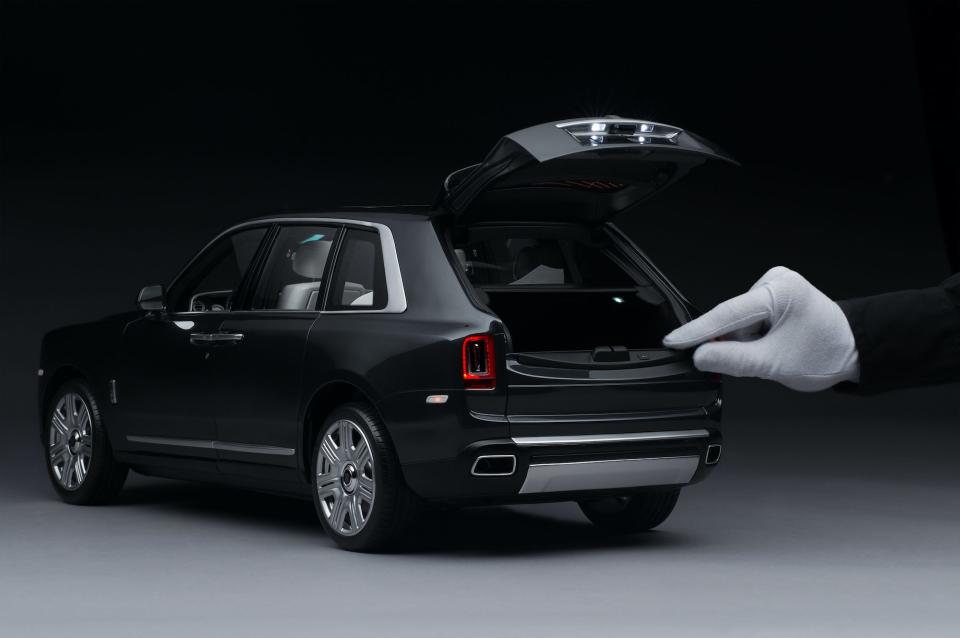 Rolls-Royce Cullinan 1:8- scale replica.