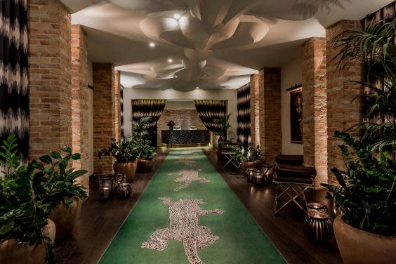 The dramatic reception area at Hotel Zoo (Hotel Zoo)