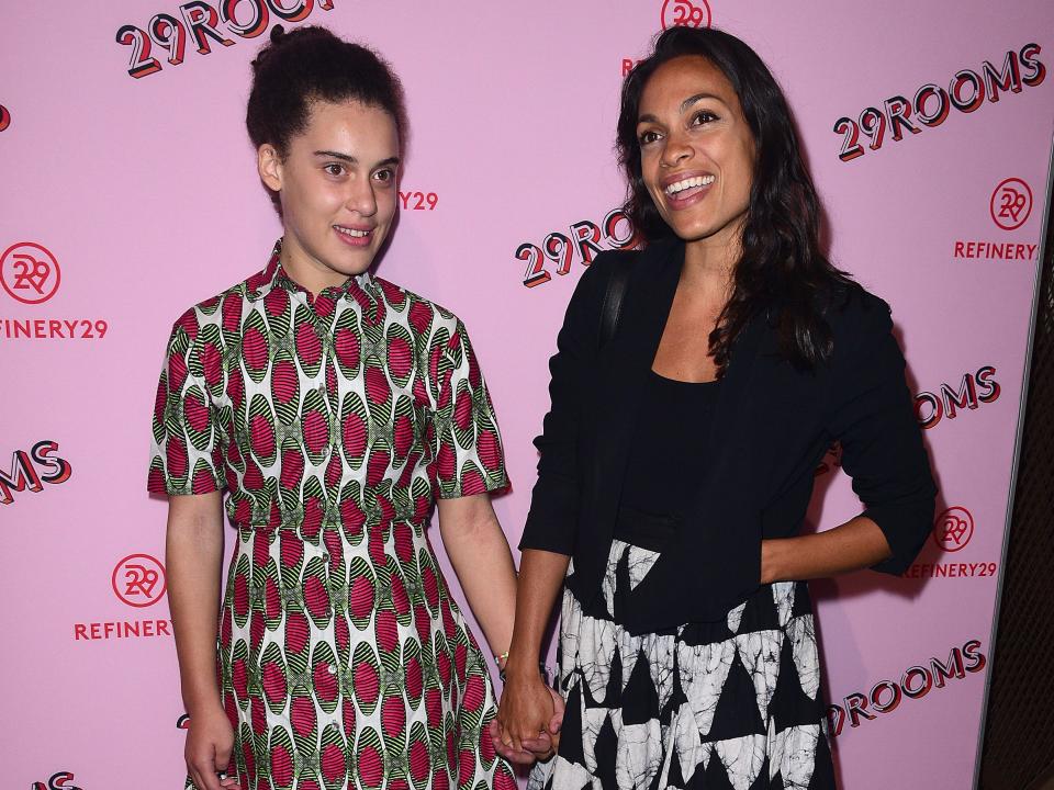 rosario dawson and her daughter in 2017