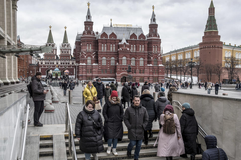 FILE Ñ Outside the Kremlin in Moscow, on Feb. 26, 2022. Russians who stayed after the invasion of Ukraine have taken differing paths in responding to the war. (Sergey Ponomarev/The New York Times)